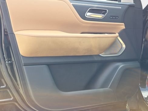 Used 2025 INFINITI QX80 Sensory AWD/4WD image 29