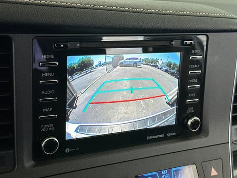 Used 2019 Toyota Sienna SE FWD image 19