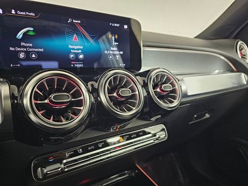 Used 2022 Mercedes-Benz GLB 250 4MATIC image 30