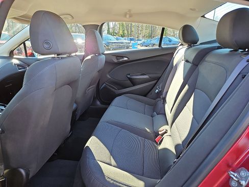 Used 2018 Chevrolet Cruze LT w/ Convenience Package image 10