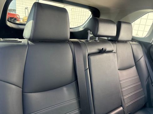 Used 2020 Toyota RAV4 XLE Premium image 28