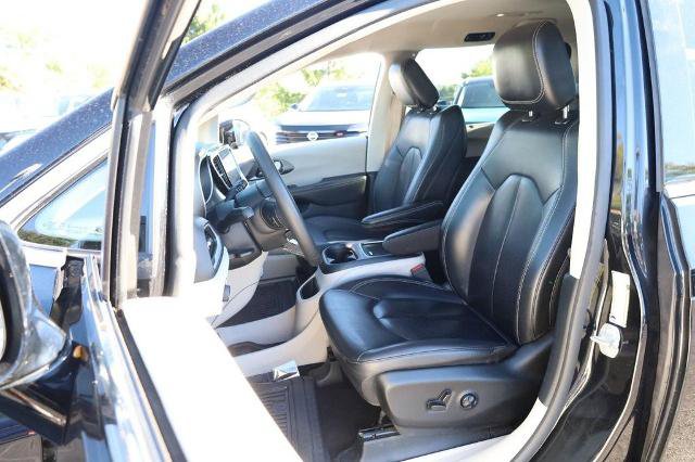 Used 2024 Chrysler Pacifica Touring-L FWD image 10