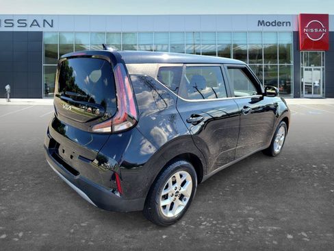 Used 2023 Kia Soul LX w/ LX Technology Package FWD image 5