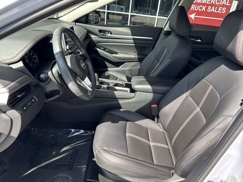 Used 2024 Nissan Altima 2.5 SR FWD image 15