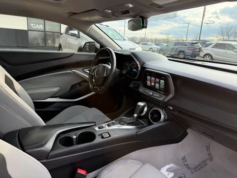 Used 2018 Chevrolet Camaro SS image 21