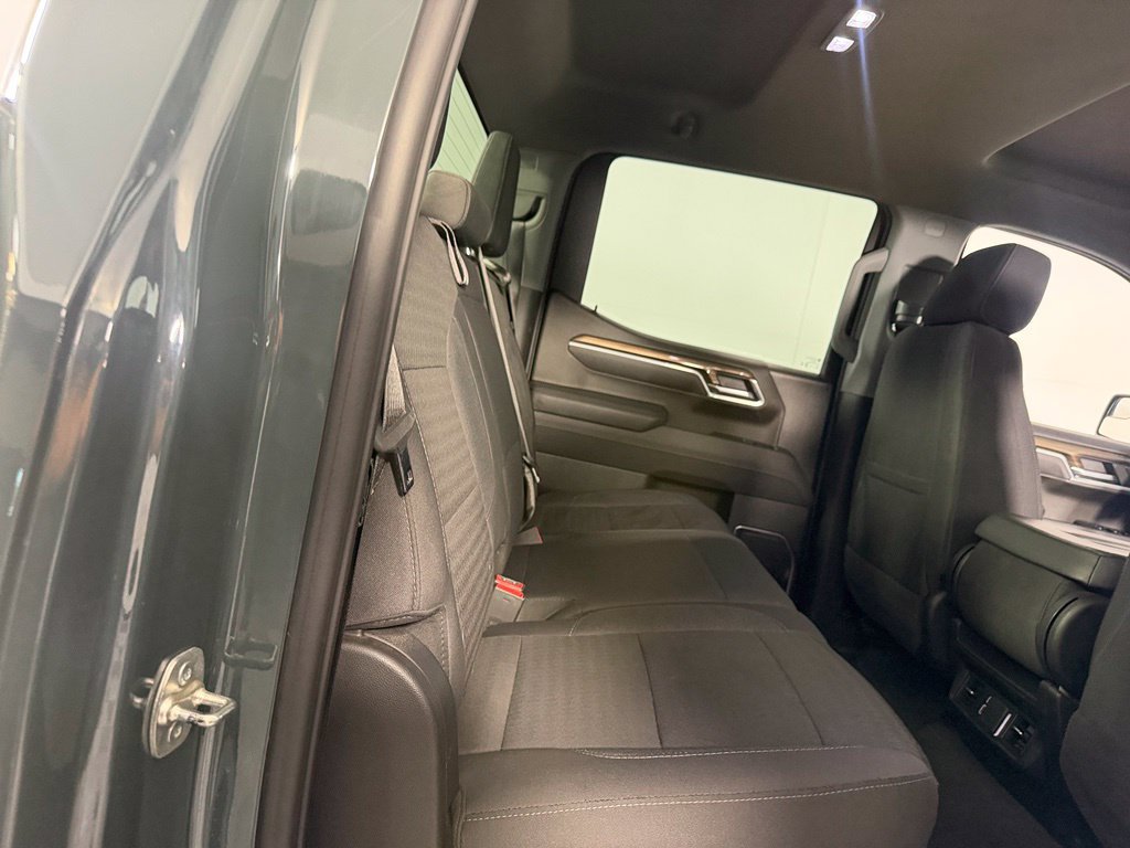 Used 2025 Chevrolet Silverado 1500 LT RWD image 19