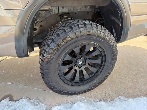 Used 2022 Nissan Titan PRO-4X w/ Pro-4x Convenience Package image 32