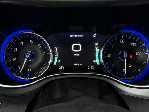 Used 2025 Chrysler Pacifica Limited image 35