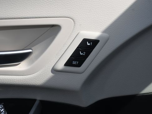 Certified 2025 Toyota Sienna Platinum AWD/4WD image 12
