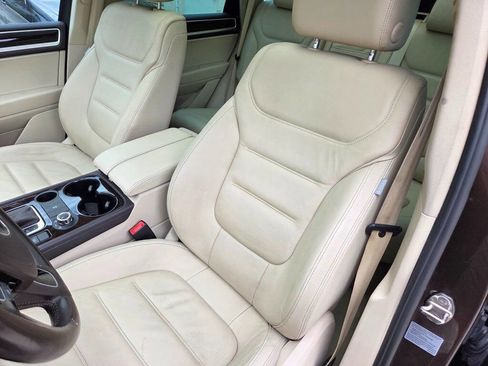 Used 2013 Volkswagen Touareg Executive AWD/4WD image 34