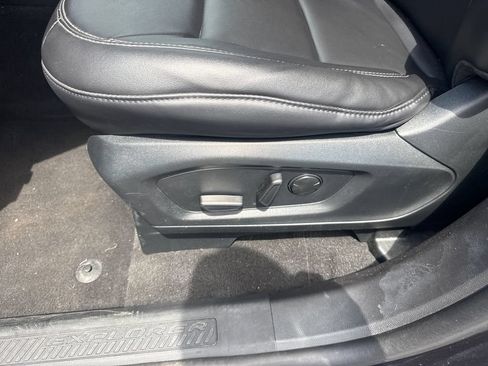 Used 2023 Ford Explorer XLT w/ Equipment Group 202A AWD/4WD image 25