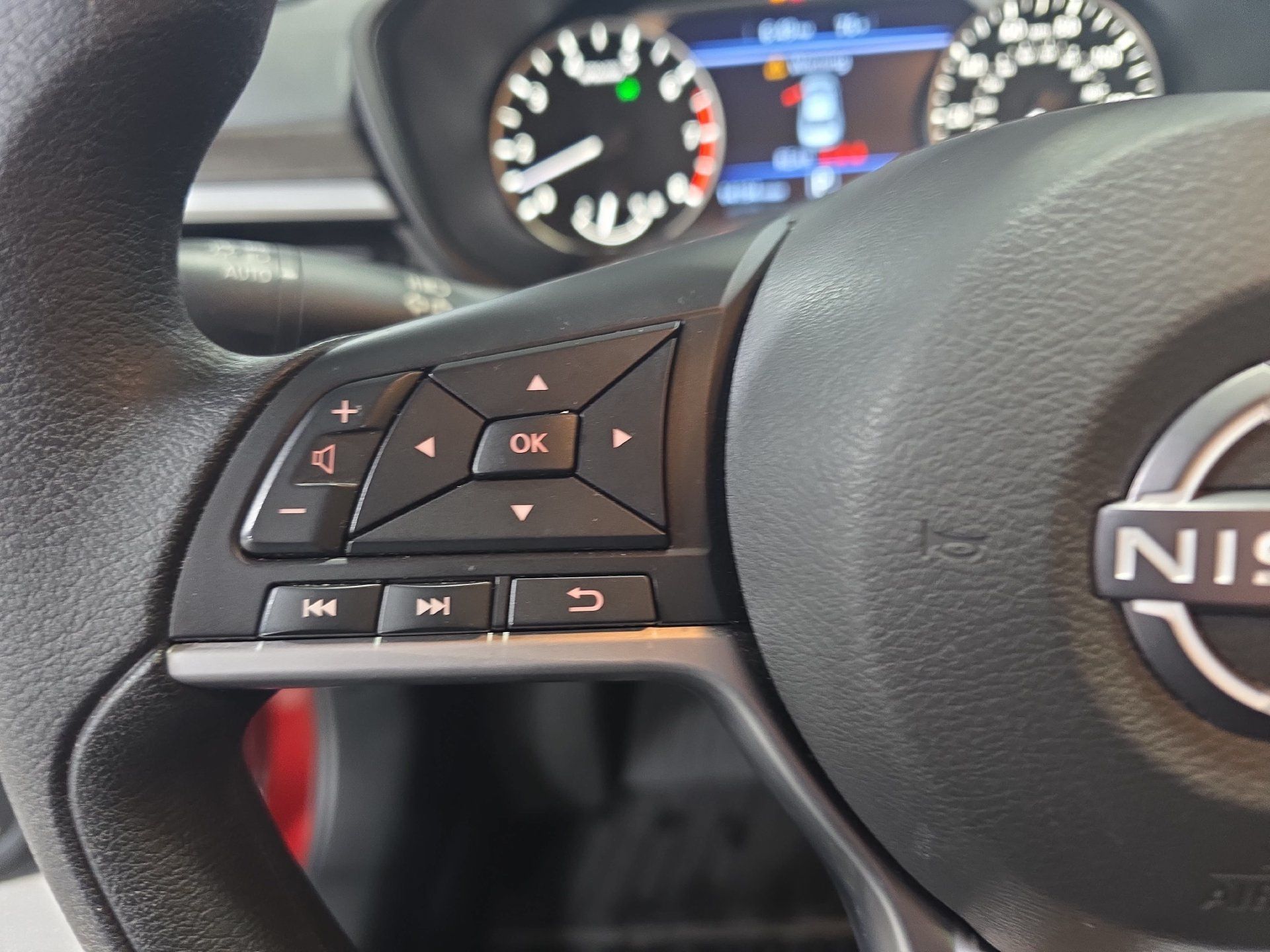 Used 2023 Nissan Altima 2.5 SV AWD/4WD image 17