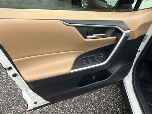 Used 2019 Toyota RAV4 XLE image 11