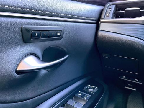 Used 2020 Lexus ES 350 w/ Premium Package image 34