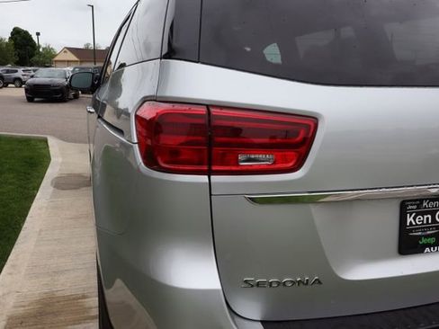 Used 2020 Kia Sedona SX FWD image 33