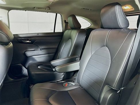 Used 2023 Toyota Highlander XLE image 21
