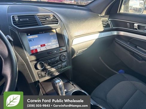 Used 2017 Ford Explorer XLT w/ Equipment Group 201A image 9