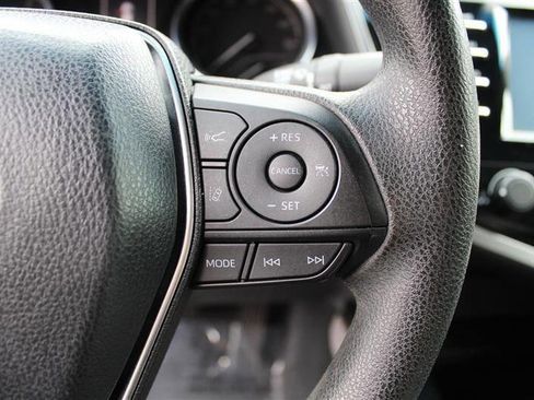 Used 2018 Toyota Camry LE FWD image 16