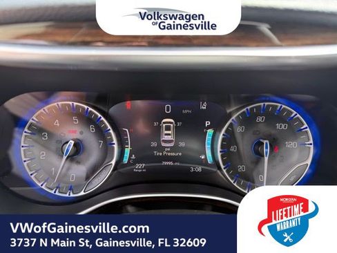 Used 2024 Chrysler Pacifica Limited FWD image 20