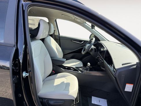 New 2026 Kia Niro EX FWD image 19