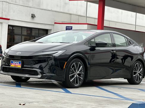 Certified 2023 Toyota Prius XLE FWD image 8
