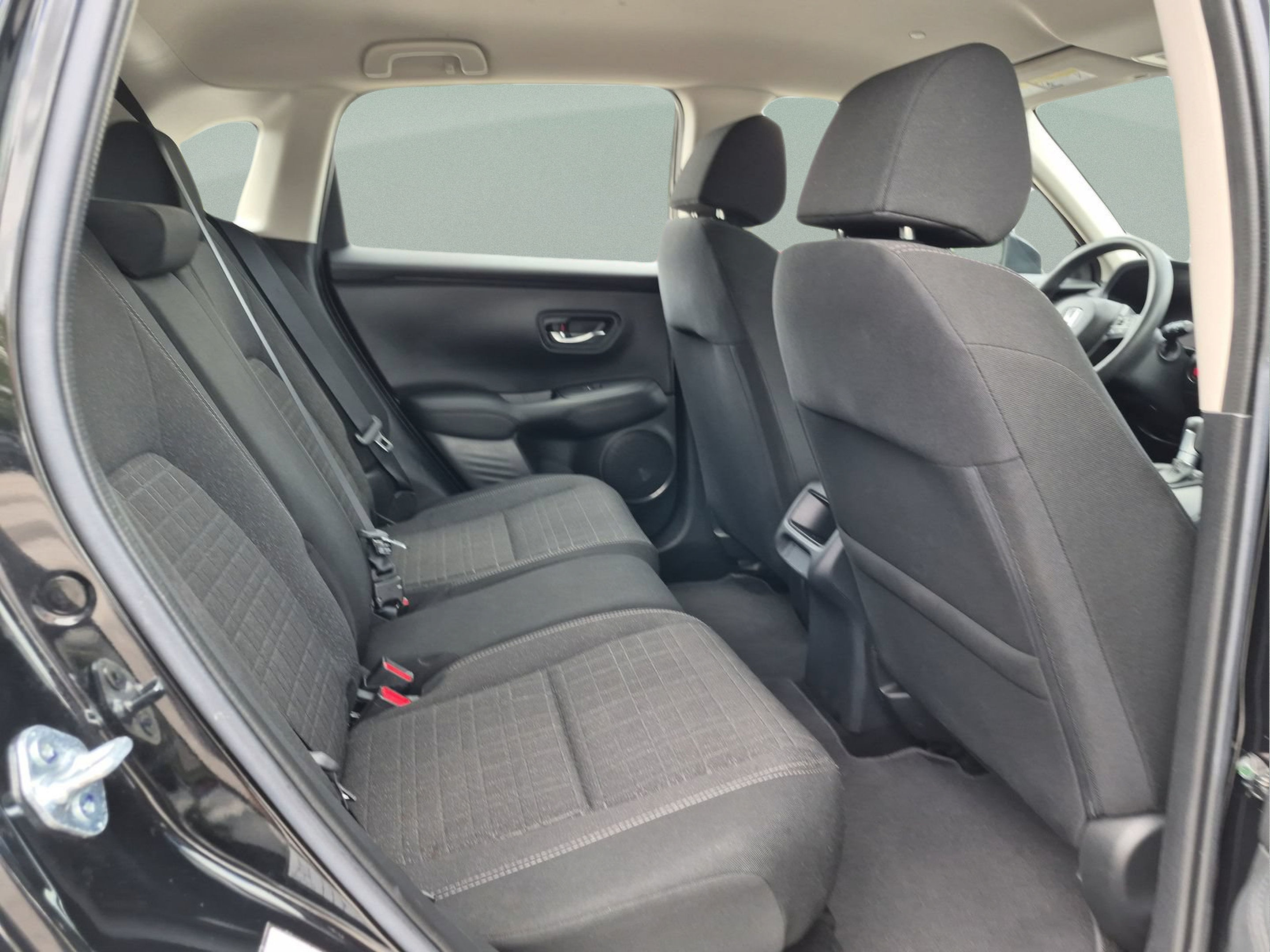 Certified 2025 Honda HR-V LX image 18