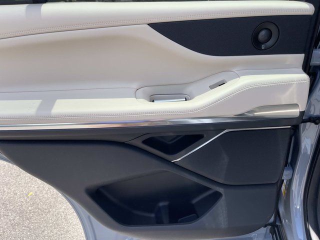 New 2027 Lincoln Navigator Premiere AWD/4WD image 20