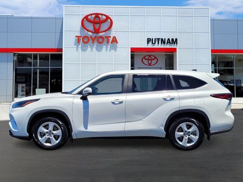 Used 2023 Toyota Highlander L AWD/4WD image 7