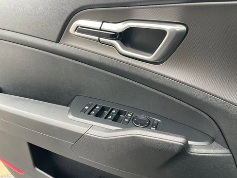 New 2026 Kia Sportage LX FWD image 17