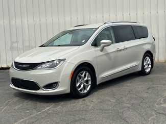 Used 2020 Chrysler Pacifica Touring-L Plus w/ Tire & Wheel Group FWD video 2