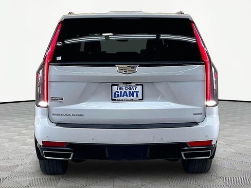 Used 2024 Cadillac Escalade Premium Luxury AWD/4WD image 5