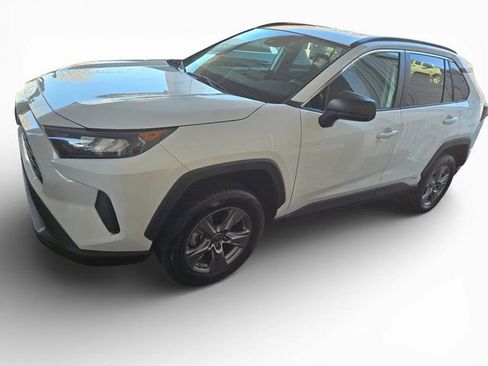 Used 2022 Toyota RAV4 LE image 7