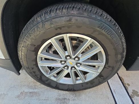 Used 2023 Chevrolet Traverse LT FWD image 10