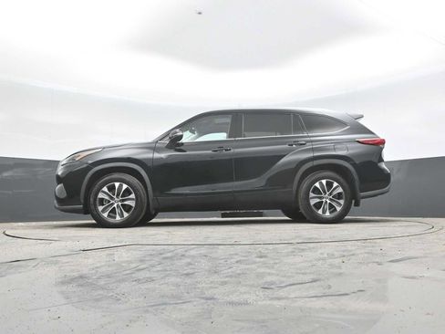 Used 2021 Toyota Highlander XLE AWD/4WD image 44