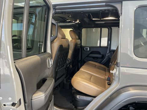 Used 2022 Jeep Wrangler Unlimited Rubicon 4xe w/ Cold Weather Group AWD/4WD image 34