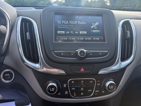 Used 2018 Chevrolet Equinox LT AWD/4WD image 16