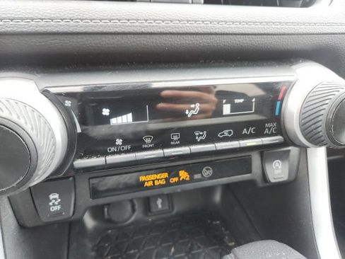 Used 2021 Toyota RAV4 LE AWD/4WD image 11