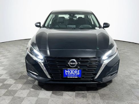 Used 2025 Nissan Altima 2.5 SV FWD image 2