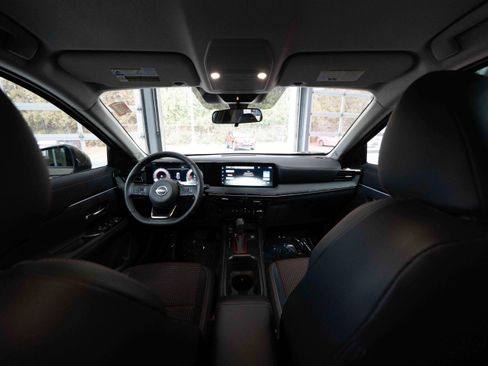 Used 2025 Nissan Kicks SR image 19
