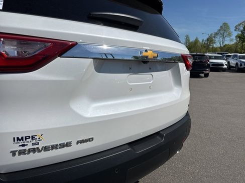 Used 2021 Chevrolet Traverse LT image 32