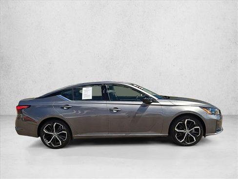 Used 2024 Nissan Altima 2.5 SR FWD image 4