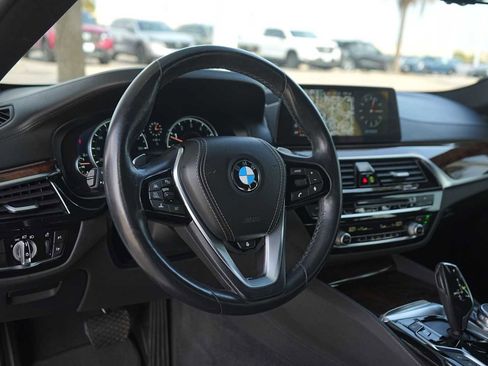 Used 2018 BMW 540i image 2