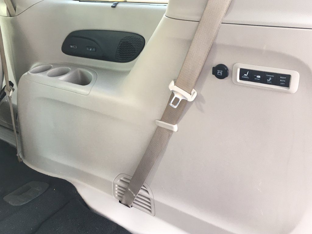 Used 2017 Chrysler Pacifica Limited FWD image 33
