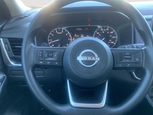 Used 2024 Nissan Rogue S image 5