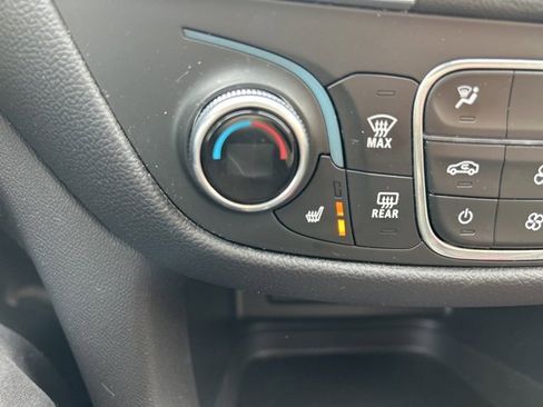 Used 2023 Chevrolet Equinox LT image 25