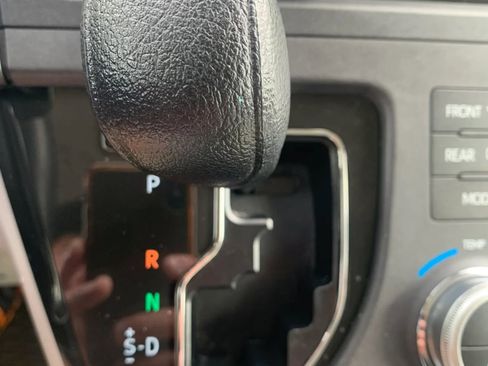 Used 2019 Toyota Sienna LE image 30