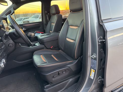 Used 2024 GMC Yukon AT4 w/ Technology Package image 13