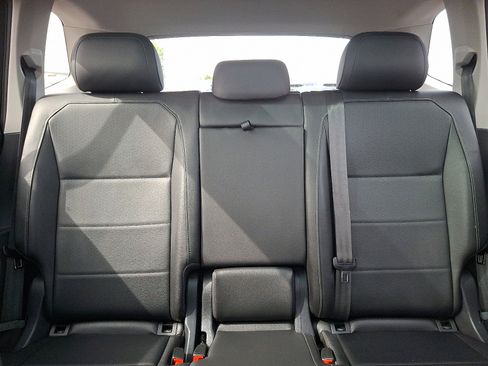 Used 2020 Volkswagen Tiguan SE w/ Panoramic Sunroof Package image 15