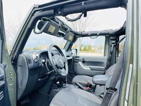 Used 2015 Jeep Wrangler Unlimited Sahara image 15