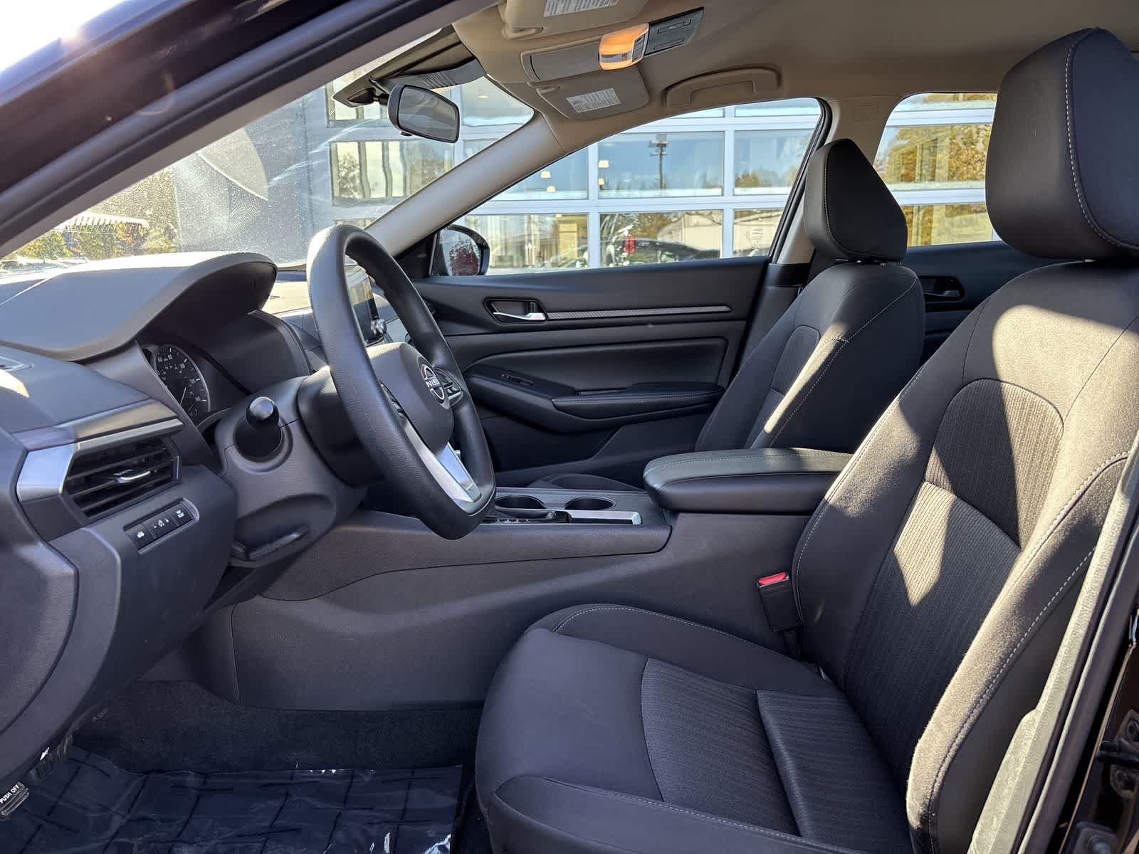Used 2025 Nissan Altima 2.5 SV FWD image 8